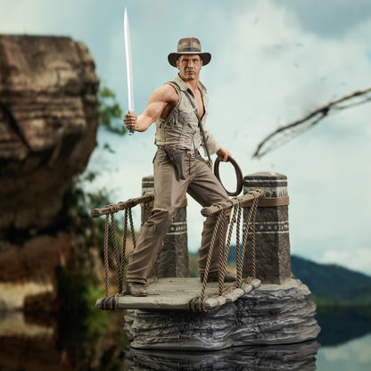 Indiana Jones and the Temple of Doom™ - Indiana Jones™ (Rope Bridge Standoff) Deluxe Gallery Diorama (Pre-Order)