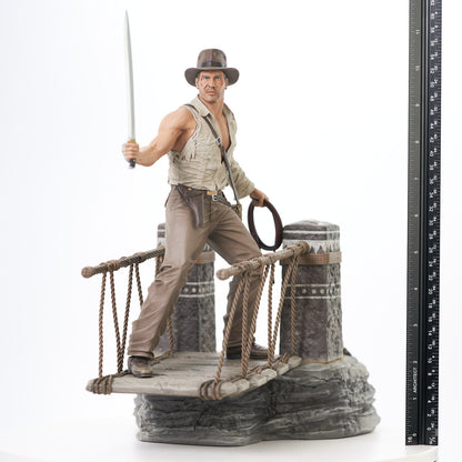 Indiana Jones and the Temple of Doom™ - Indiana Jones™ (Rope Bridge Standoff) Deluxe Gallery Diorama (Pre-Order)